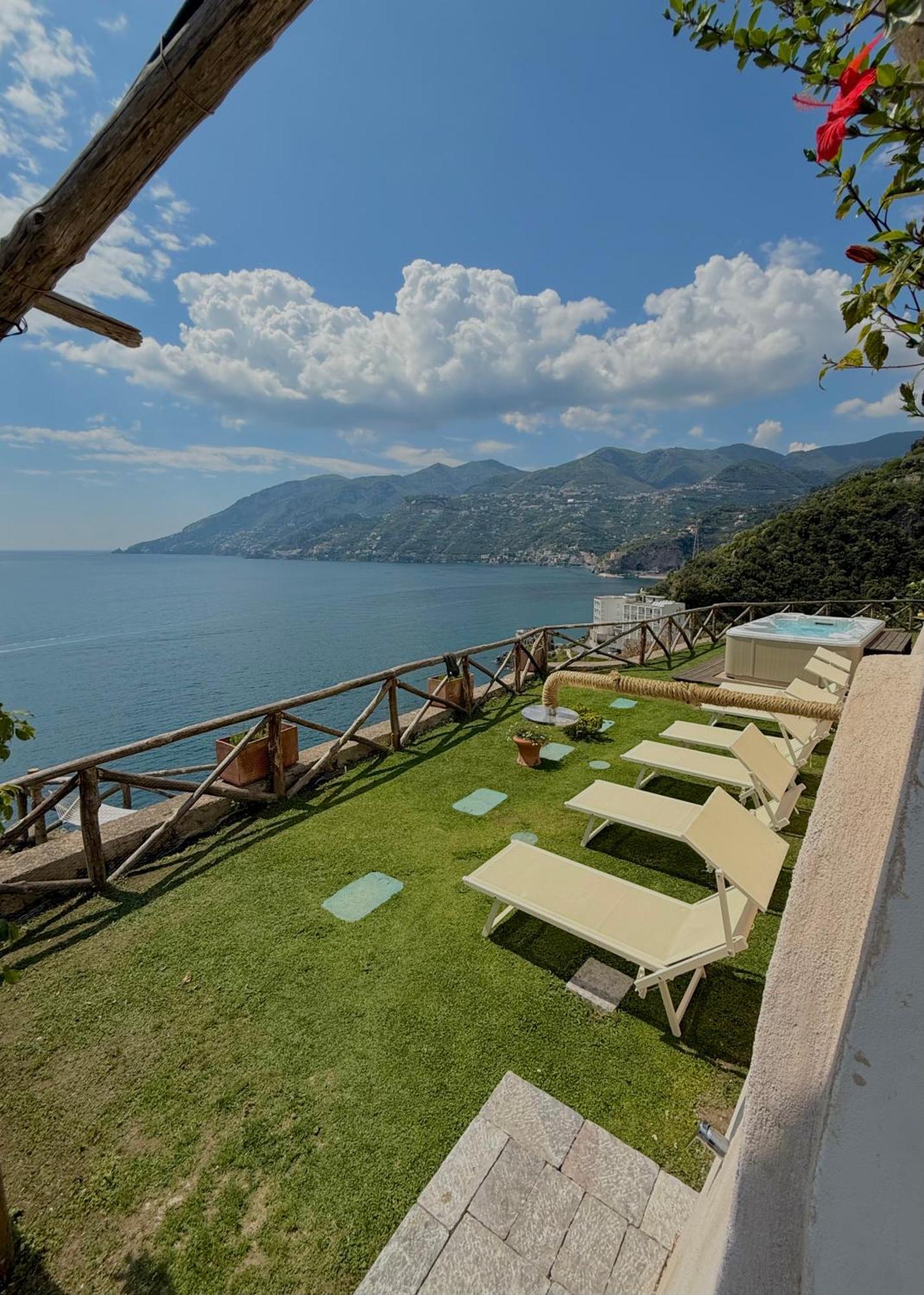 Villa Anna Майори Екстериор снимка
