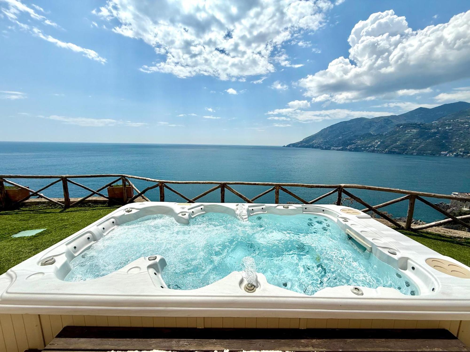 Villa Anna Майори Екстериор снимка